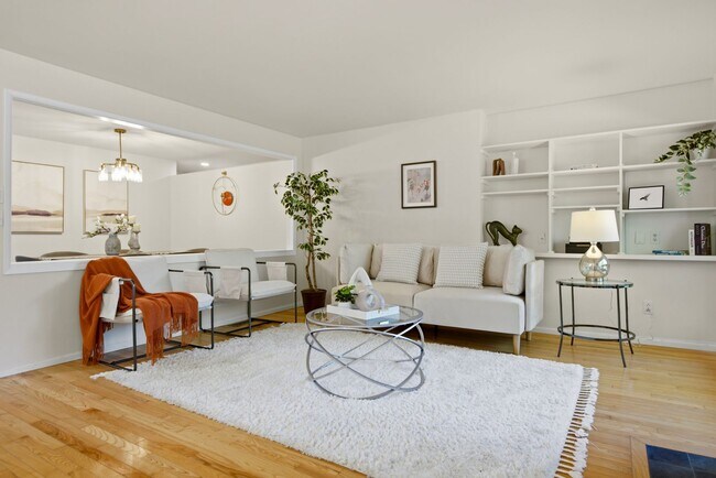 Building Photo - Pet-Friendly Rambler with Modern Updates and Great Layout