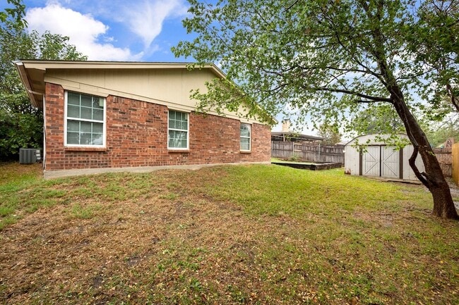 Building Photo - 6436 Ridglea Dr