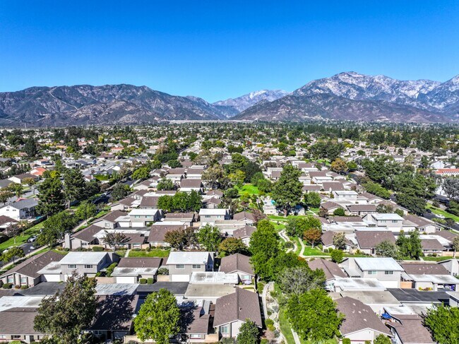 Building Photo - 1619 Carmel Cir W