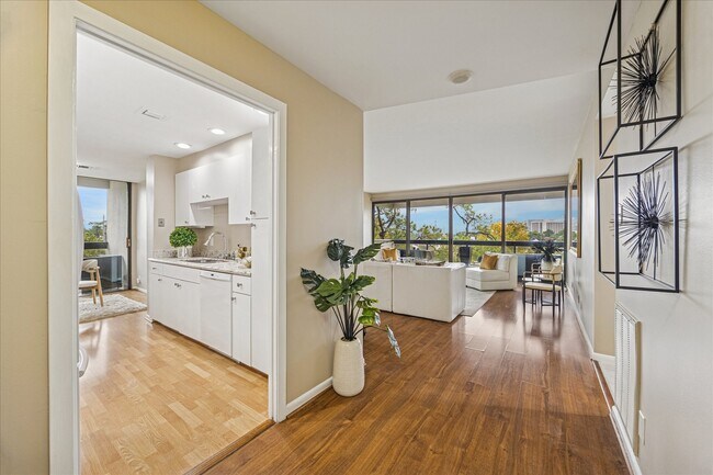 Building Photo - 49 Briar Hollow Ln