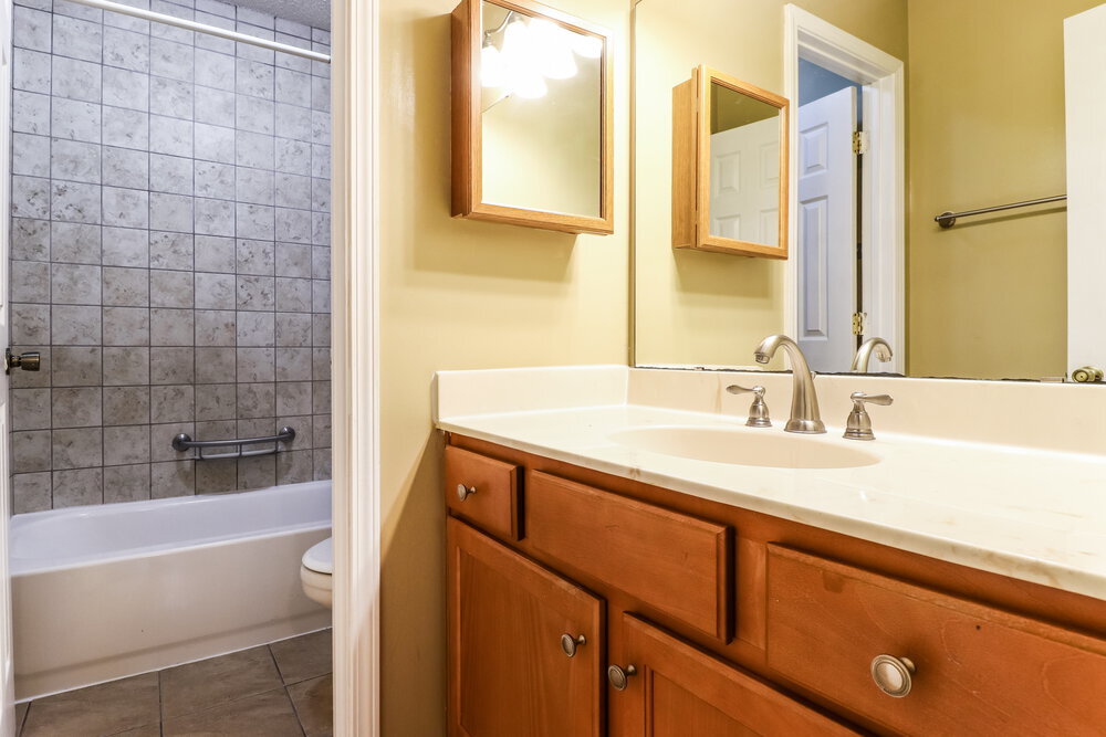 Building Photo - 928 Pheasant Hollow Dr