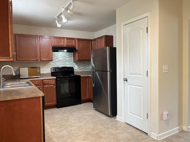 Building Photo - Charming Knightdale Residence, Available Now!