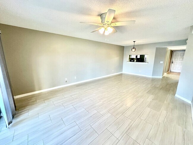 Building Photo - ** EMERALD LAKES ** 2 BED / 2 BATH CONDO - LAKE VIEW - CENTRAL NAPLES - ANNUAL RENTAL