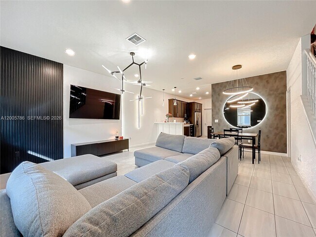 Building Photo - 5040 Eucalyptus Dr