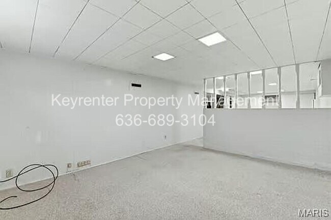 Building Photo - Spacious Updated 3-Bedroom Home in Prime Location