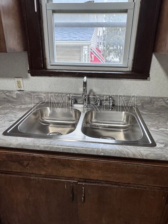 Building Photo - 1023 Harrison Ave SW