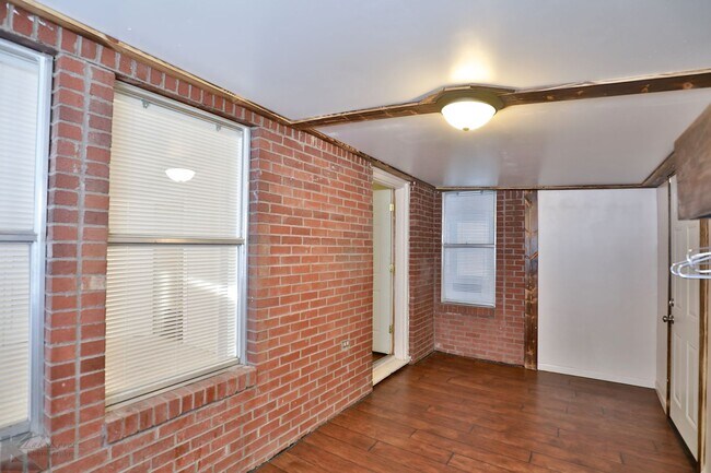 Building Photo - Cottage in the heart of Abilene!