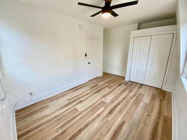Building Photo - 6 Bed/2 Bath w/Ample Parking Mins. from UC...