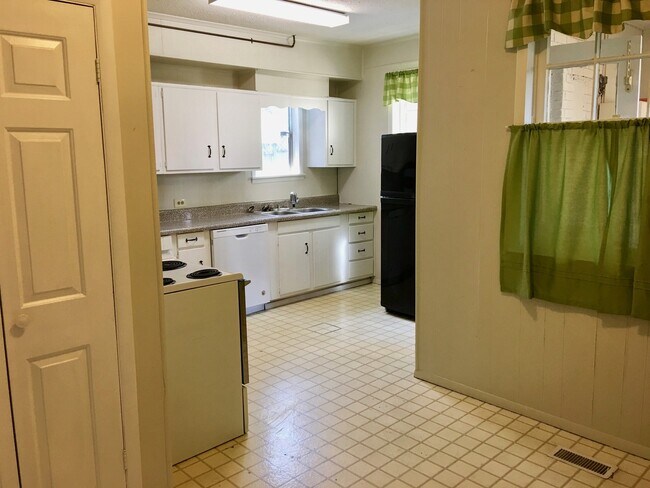Building Photo - 3736 Whitland Ave