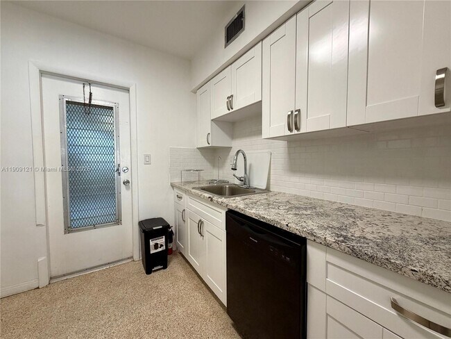 Building Photo - 1135 101st St