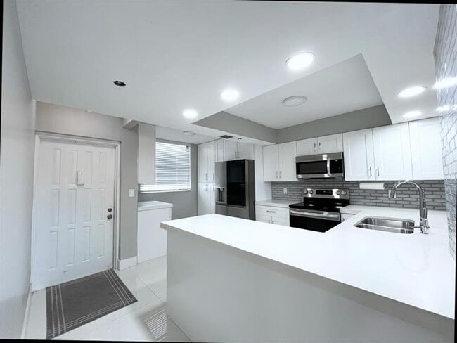 Building Photo - 1266 S Military Trail