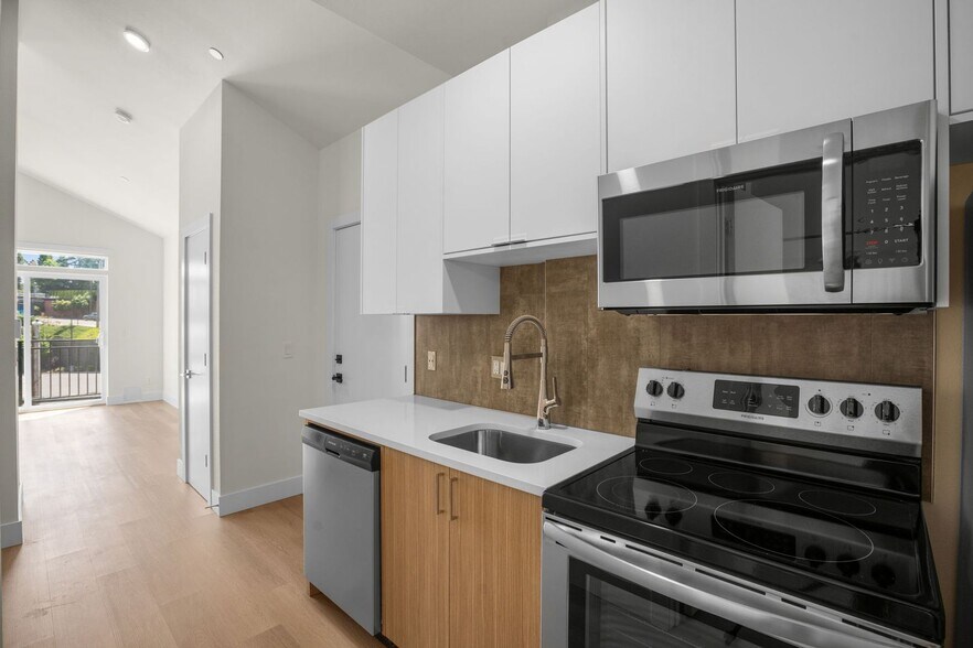 Primary Photo - 8417 SW 24th Ave