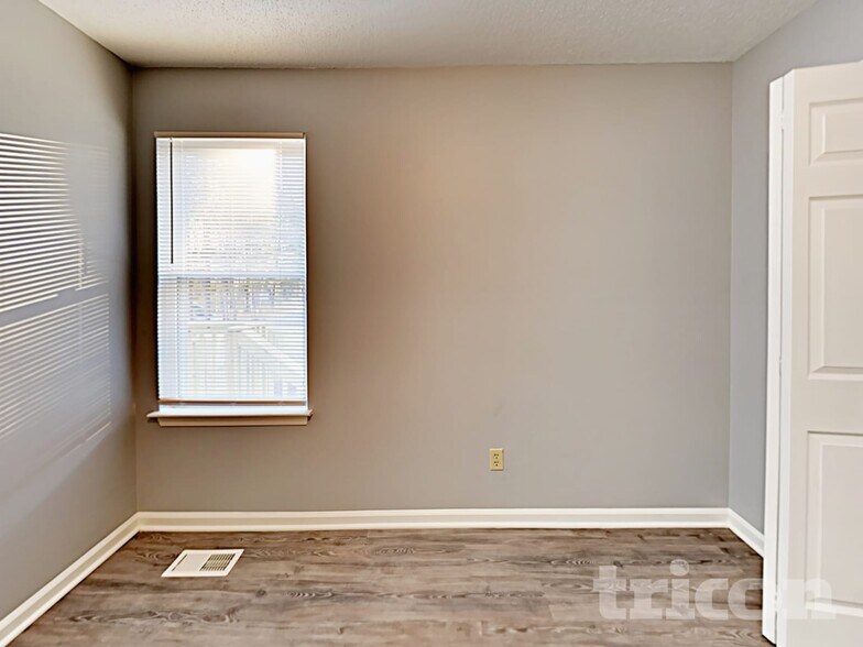 Building Photo - 305 Trowbridge Rd