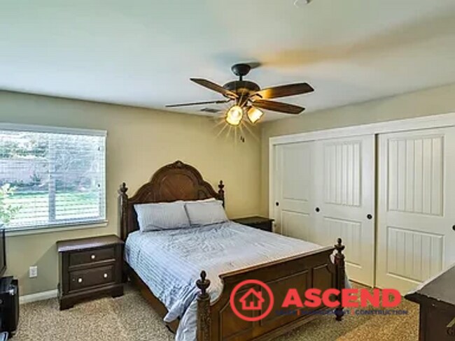 Building Photo - Stunning Home Near Frontier Highschool!