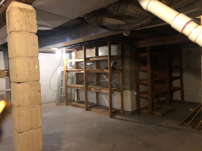 Building Photo - 204 1/2-204-1/2 Park Rd