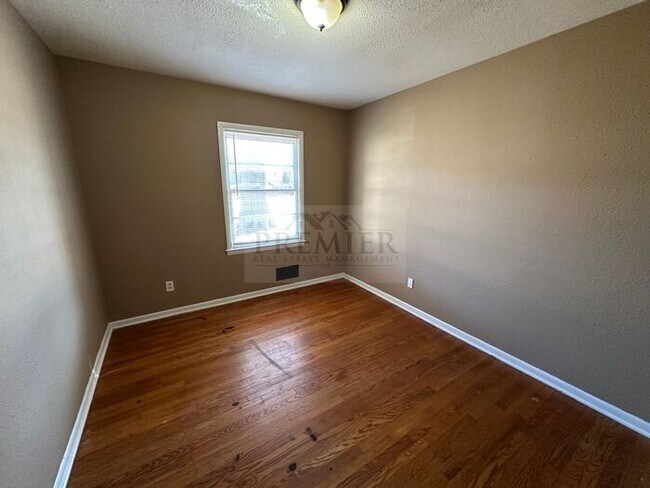 Building Photo - 7716 Crisp Ave