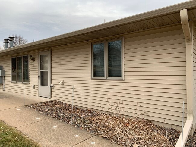 Building Photo - 814 Hagman St