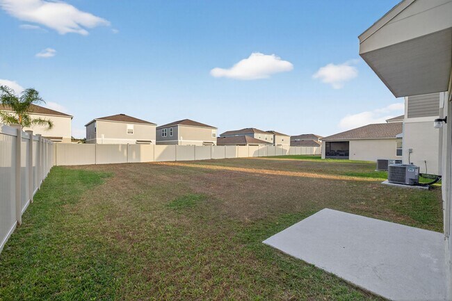 Building Photo - Spacious 4 Bedroom for Rent - With Amenities!