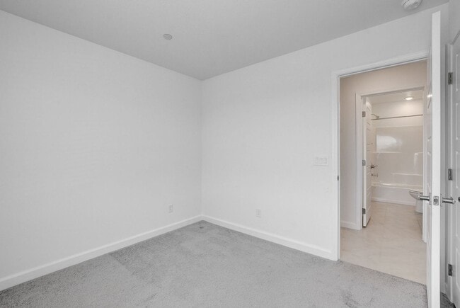 Building Photo - Like New Townhome at Falcon Ridge