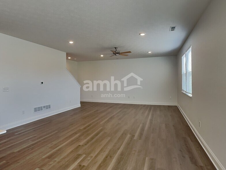 Building Photo - 9181 Henley Ave