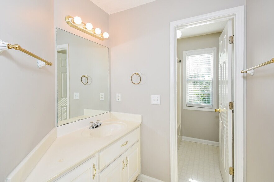 Building Photo - 301 Saddlewood Dr
