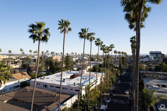 1830 Taft Ave - The Polynesian