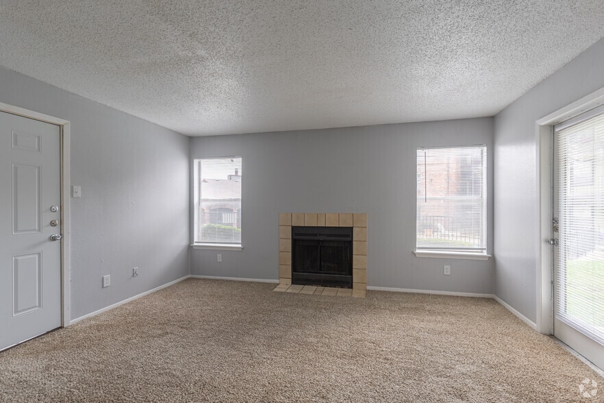2BR, 2BA - 900SF - Living Room - Easton Parc