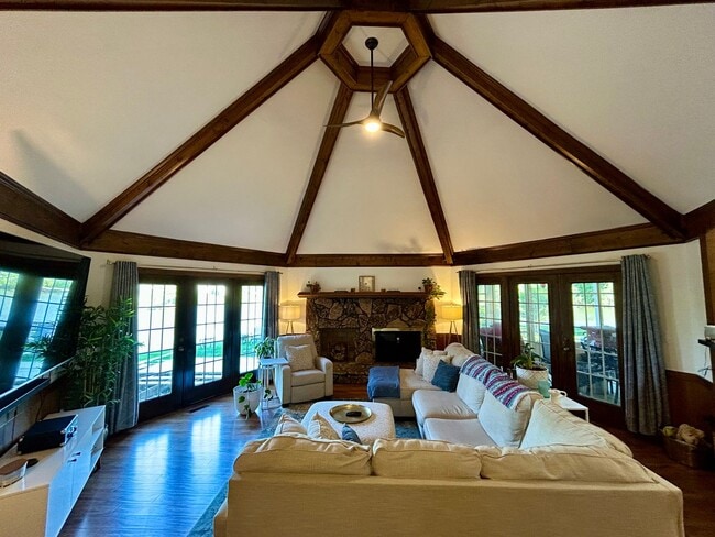 Building Photo - 805 De La Fayette Ct