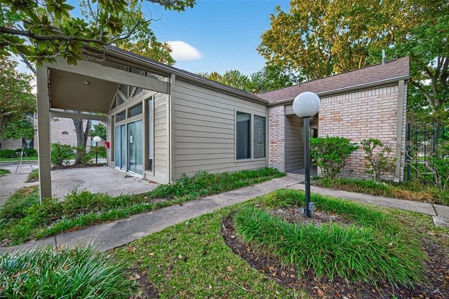 Building Photo - 10053 Westpark Dr