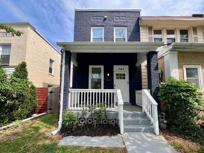 Building Photo - 1742 L St NE
