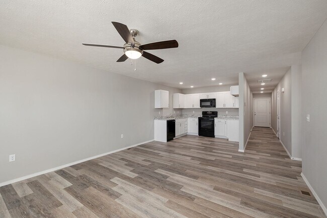 Building Photo - Newer 3 bedroom duplex in Republic!