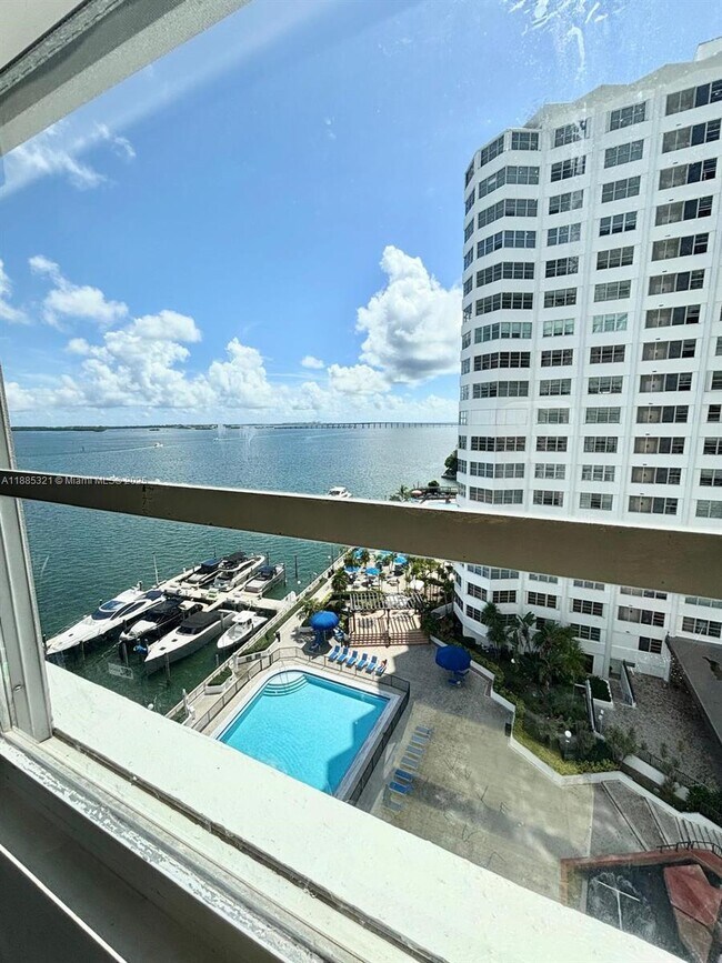 Building Photo - 801 Brickell Bay Dr