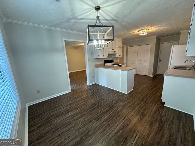 Building Photo - 345 Cornwallis Way