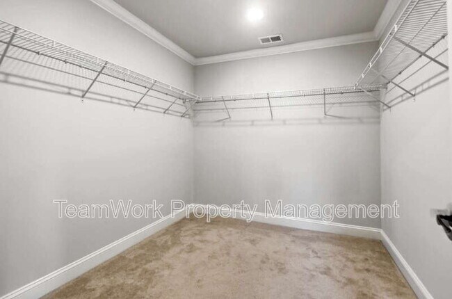 Building Photo - 233 Seaworthy St