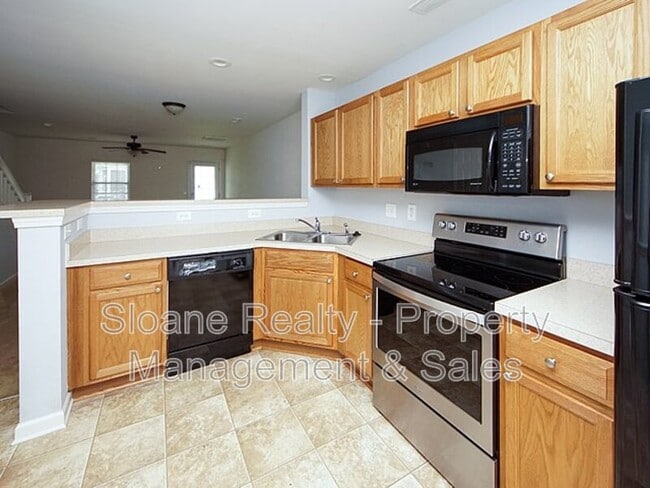 Building Photo - 572 Truman Dr