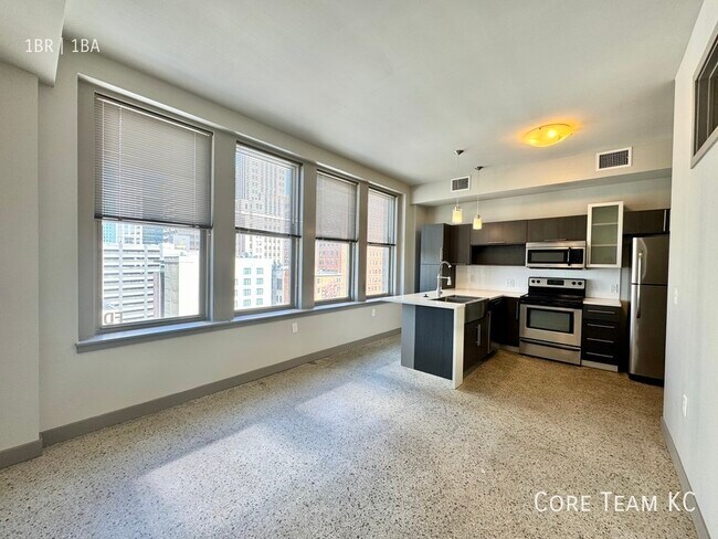 Primary Photo - 1121 McGee St