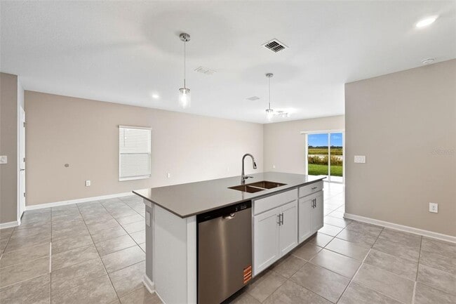 Building Photo - 724 Daring Dr