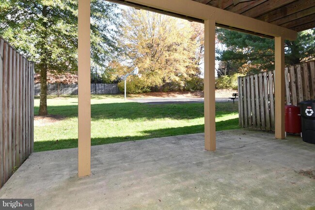 Building Photo - 1553 Templeton Pl