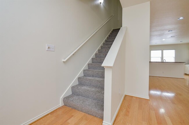 Building Photo - 3027 N Heights Hollow Ln