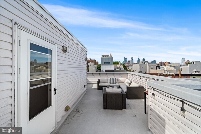 Building Photo - 2222 Oakford St