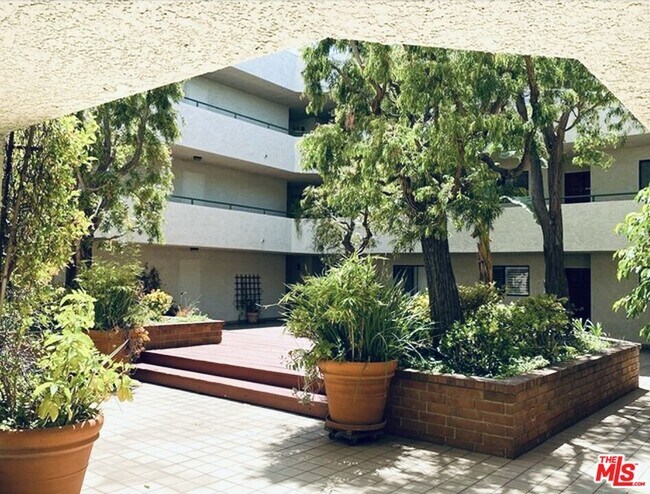 Building Photo - 3544 S Centinela Ave