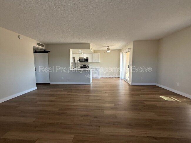 Building Photo - 3801 E Greenway Rd