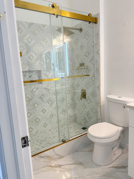 Building Photo - 305 E Hanlon St