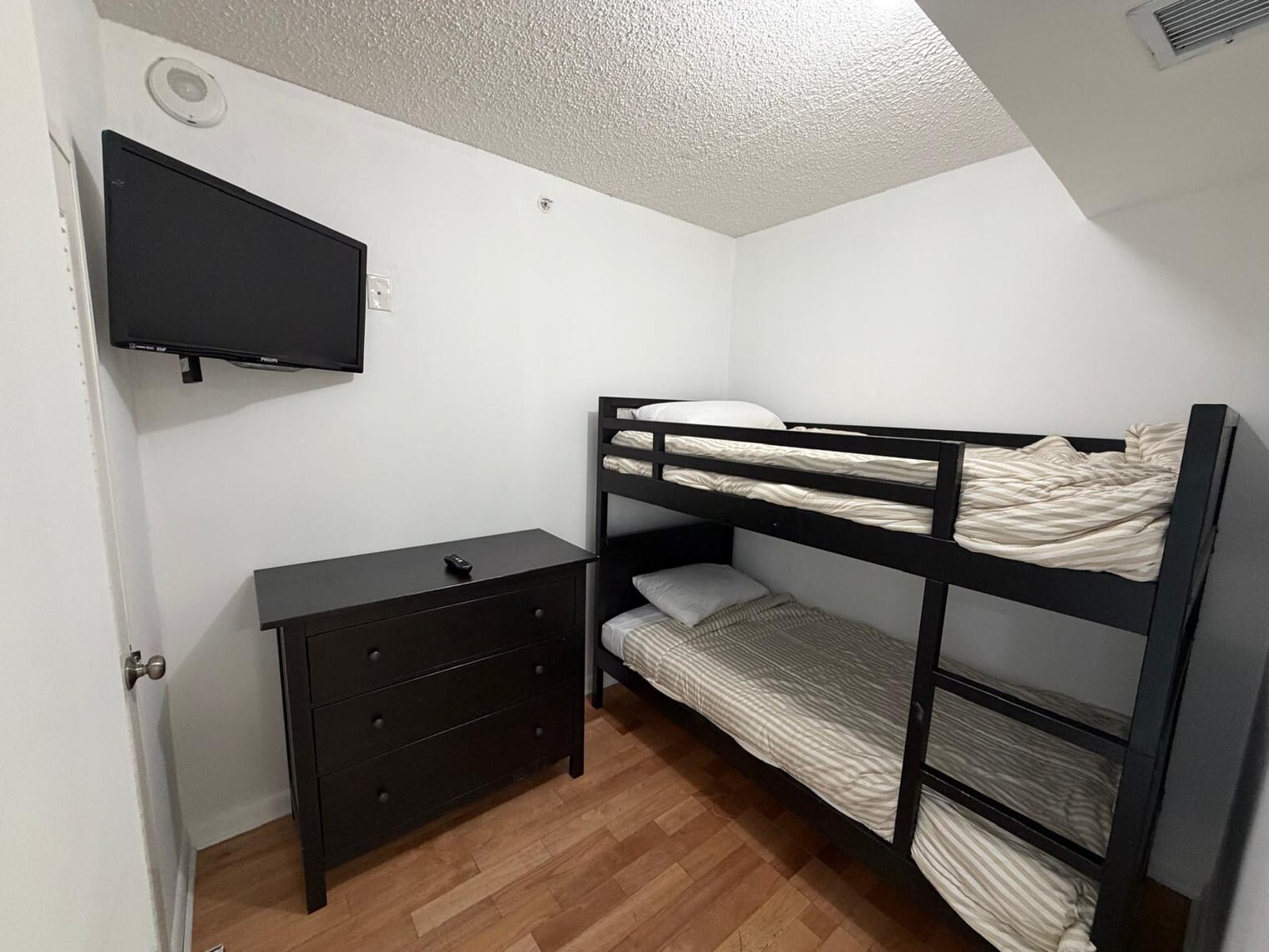 Building Photo - 5601 Collins Ave