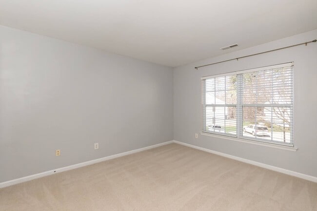 Building Photo - Beautifully Maintained Home!