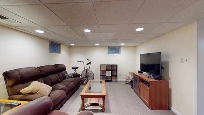 Building Photo - 408 S Mitchell Ave