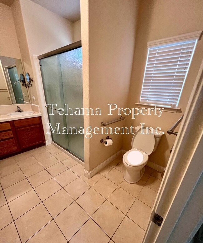 Building Photo - Beautiful 3 bedroom 2 bath home in Red Bluff