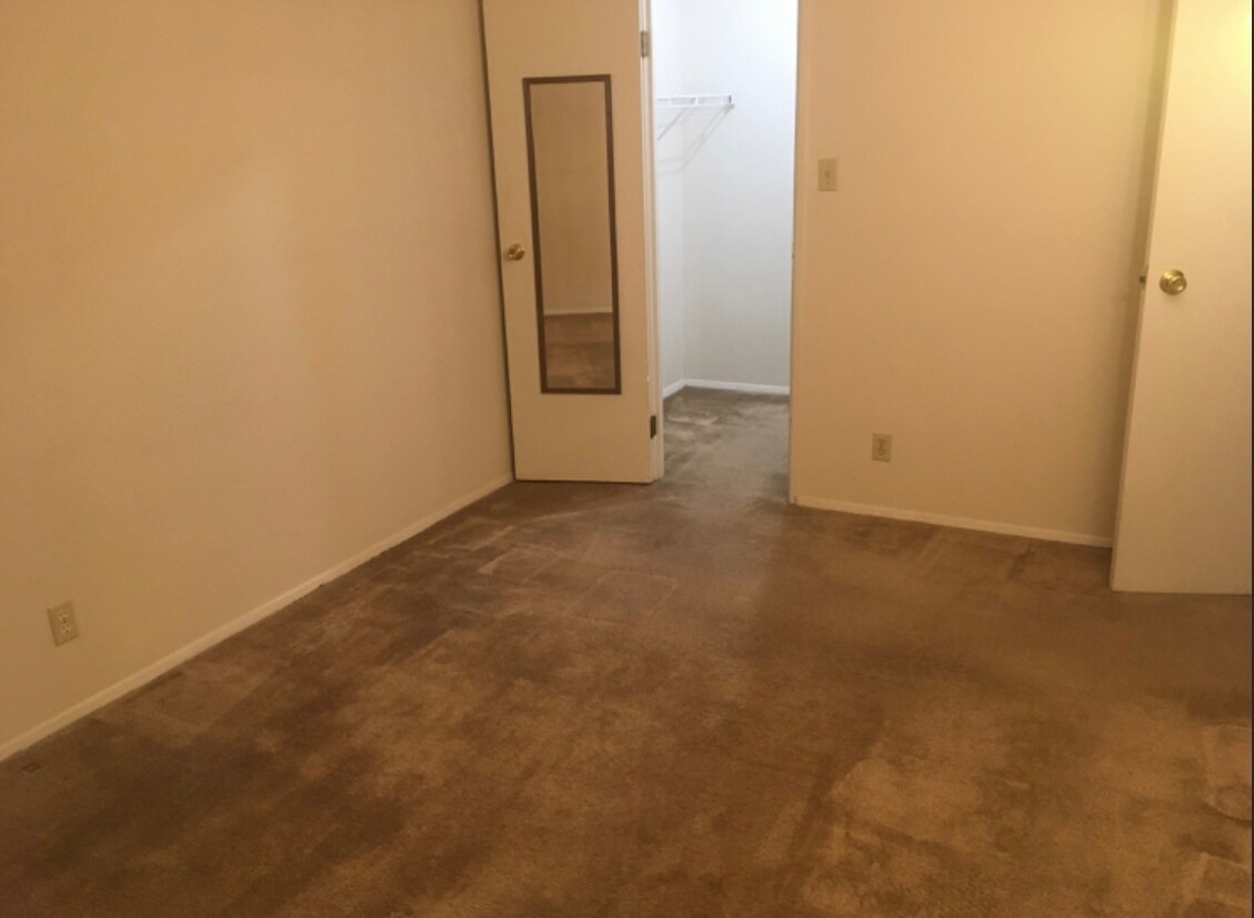 Building Photo - 32 Woodglen Apartment