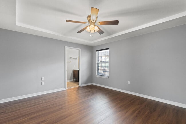 Building Photo - 380 Riverchase Blvd