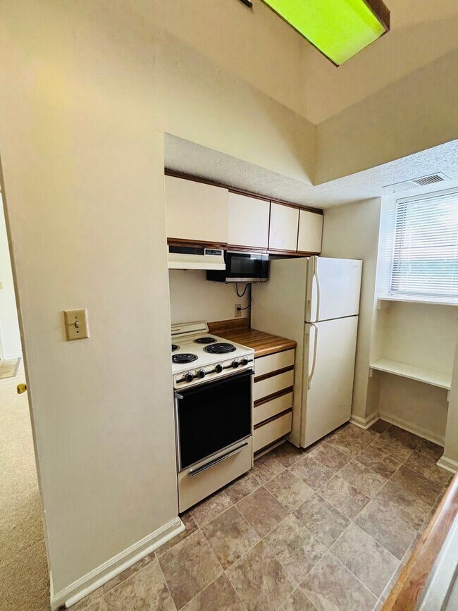 Building Photo - 1 Bedroom 1 Bath  with Loft Condo
